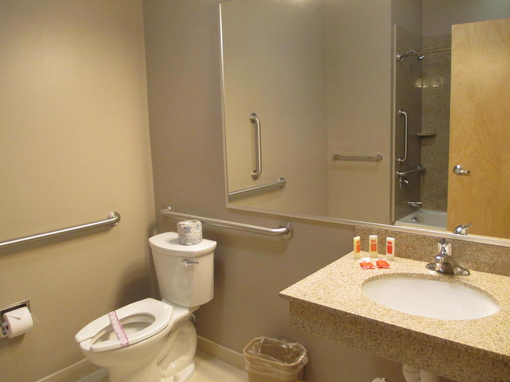 Red Carpet Inn And Suites Monmouth Junction Bilik gambar