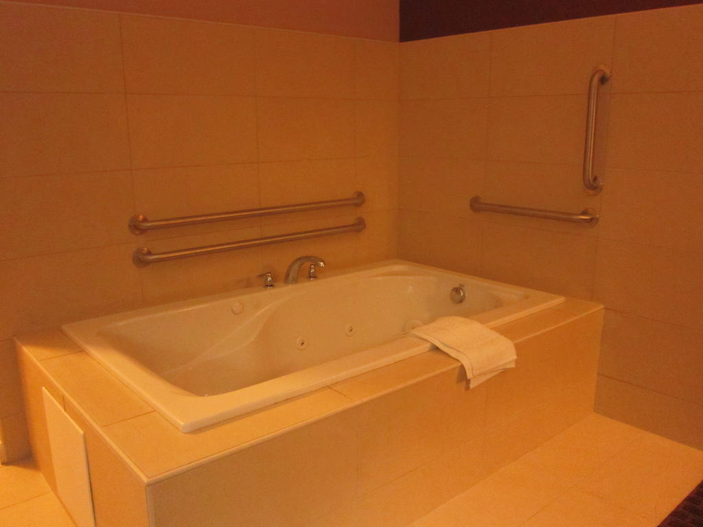 Red Carpet Inn And Suites Monmouth Junction Bilik gambar